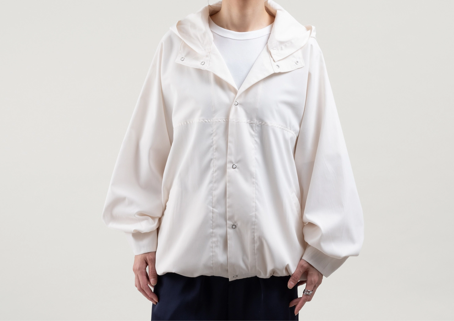 絞って、ゆるめて好きなシルエットに