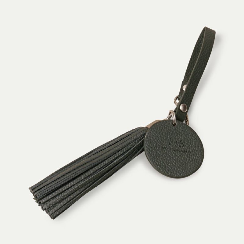 タッセルチャーム_ブラックオリーブ