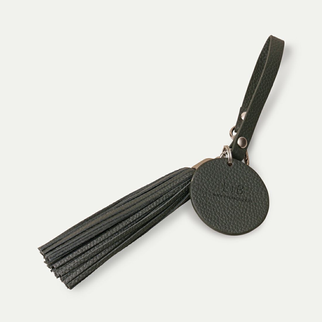 タッセルチャーム_ブラックオリーブ