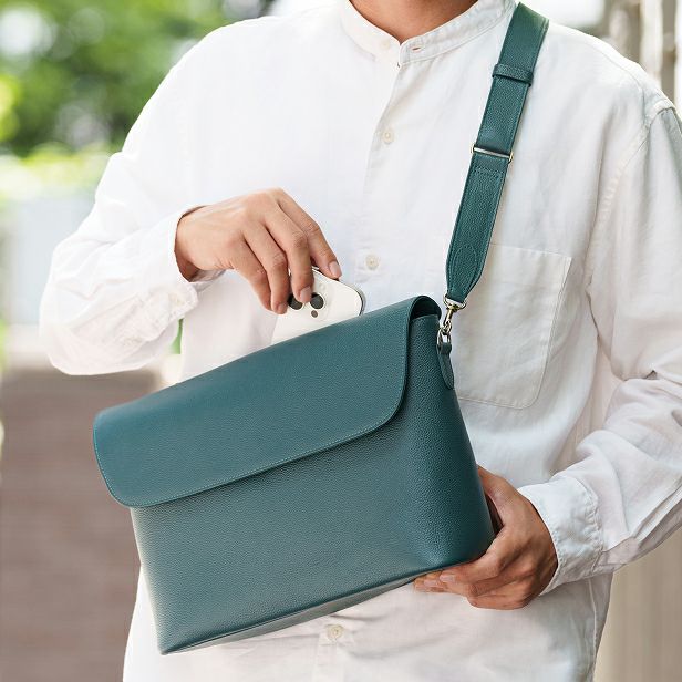 フラップショルダーバッグ