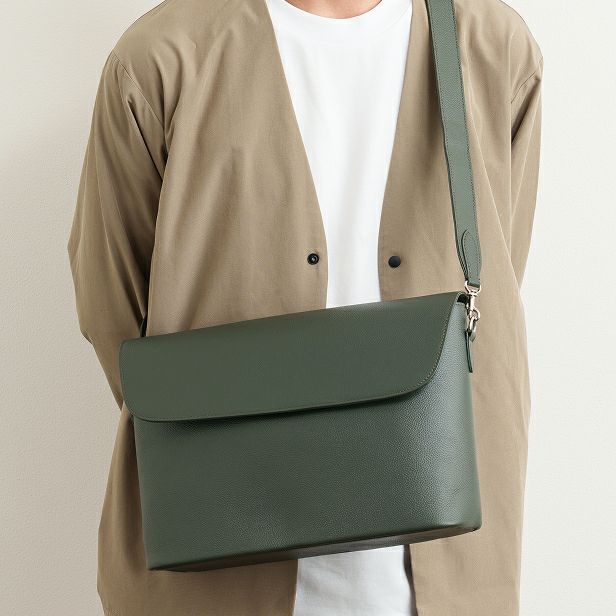 フラップショルダーバッグ