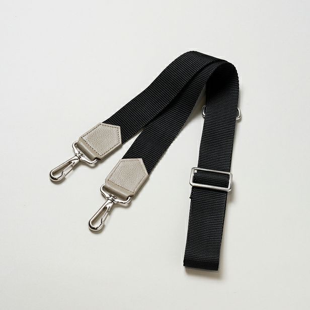 サンドベージュ